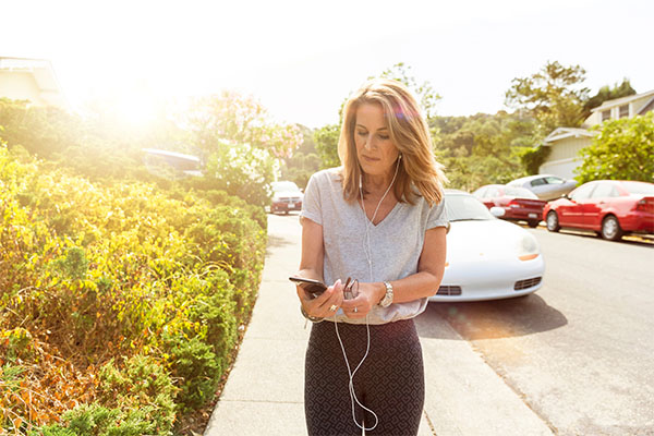 lady outside on her phone
